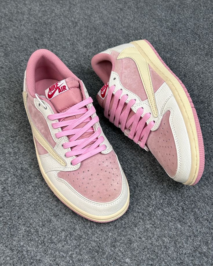Travis Scott x Jordan 1 Low "Pink"